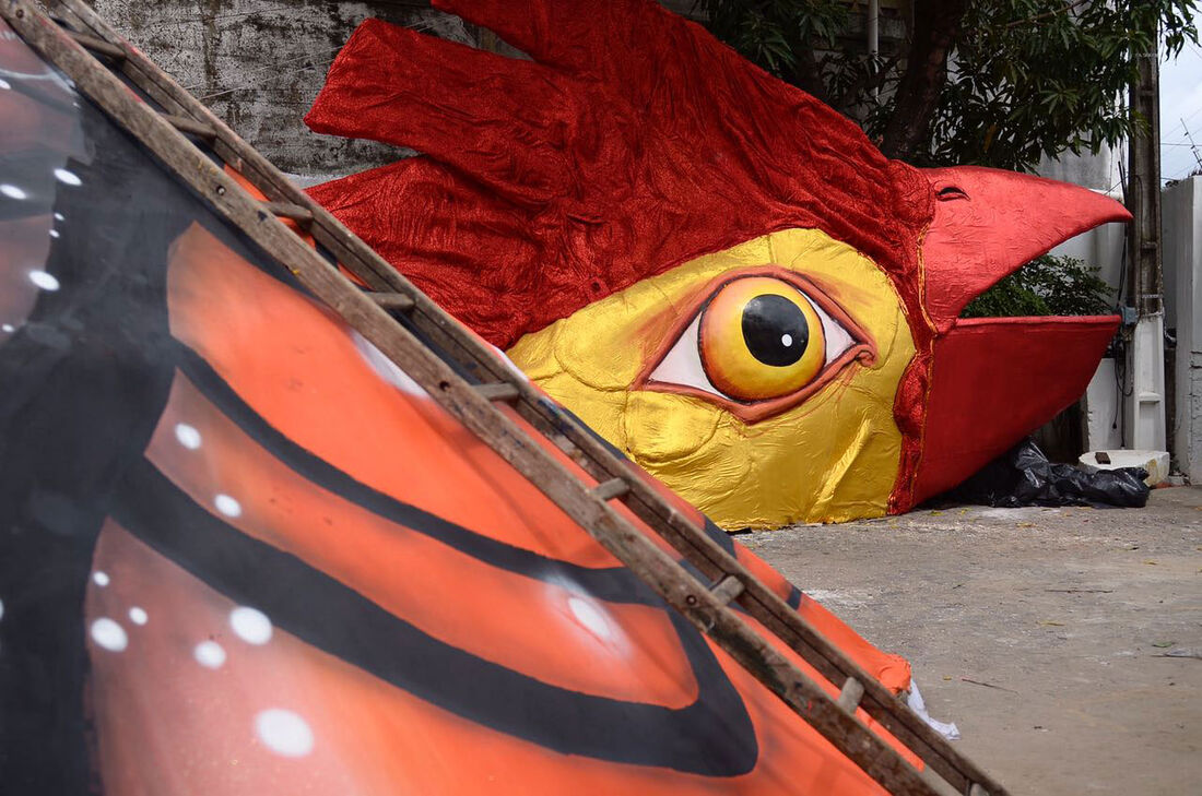 Montagem do Galo da Madrugada