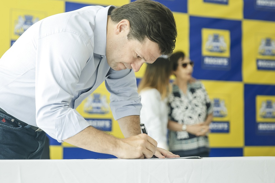 Projeto de lei foi assinado na manhã desta terça (7), no Compaz