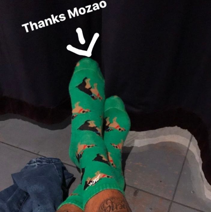 Neymar ganhou vários presentes de Bruna Marquezine, inclusive o par de meias coloridas