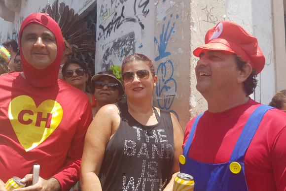 Leonardo Ribeiro (esquerda) e Fernando Dias não enxergam, mas adoram carnaval