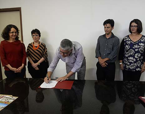 Reitor Anísio Brasileiro assinou documento: Cecon e Concha Acústica estão fechados desde 2013