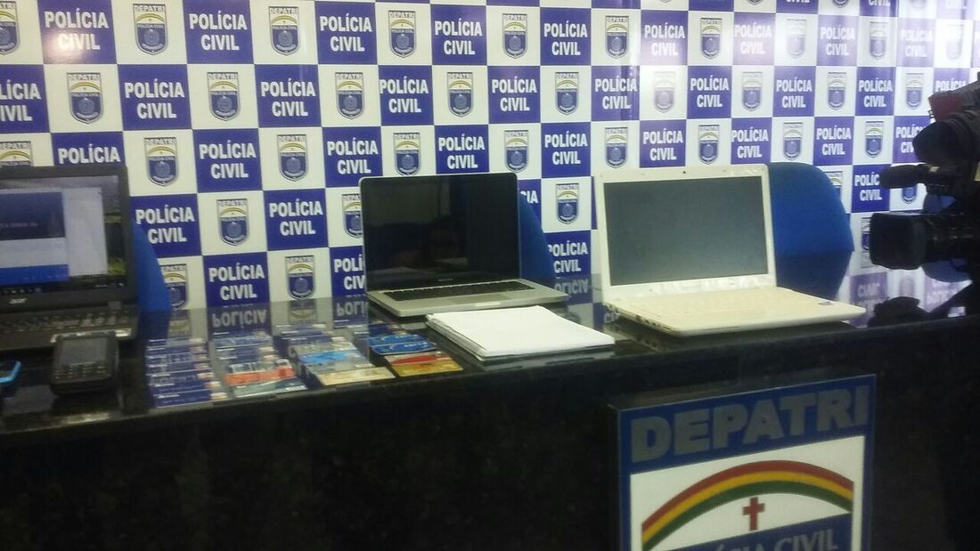 Equipamentos usados na quadrilha de clonagem