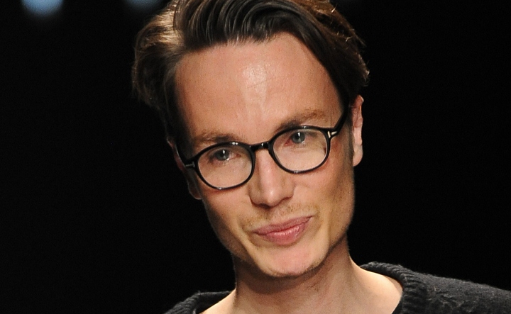 Maxime Simoens assume a direção artística da Azzaro