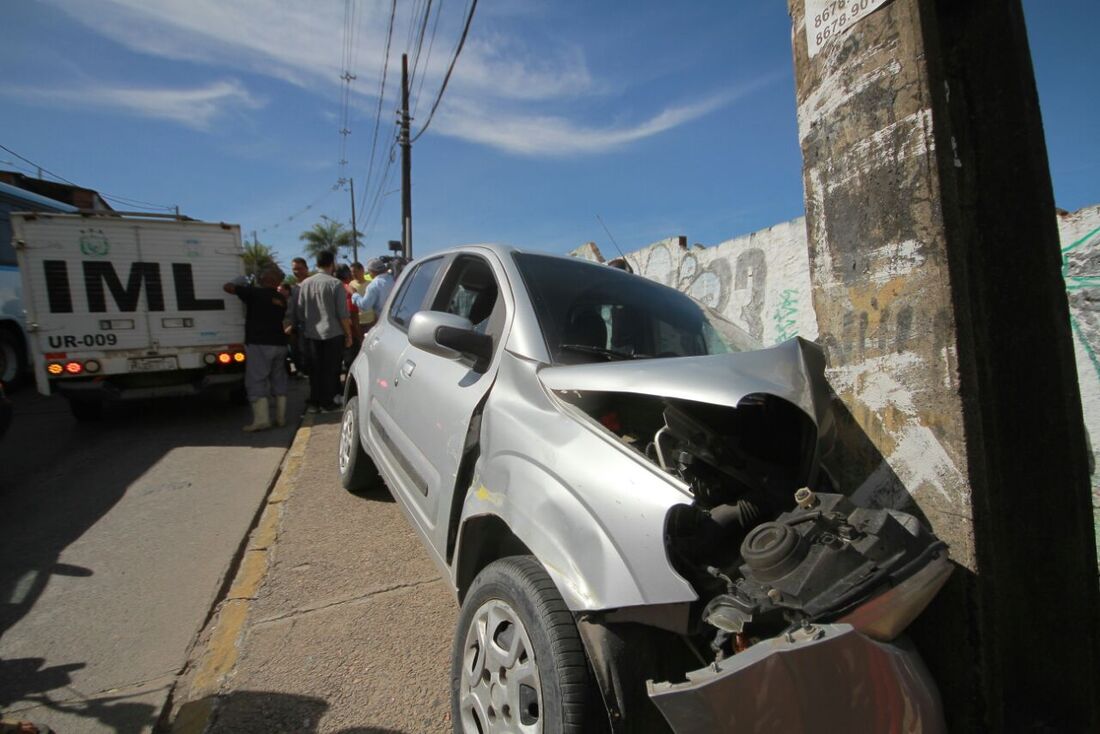 Uber atingido por balas no Ibura