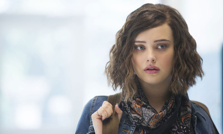 Katharine Langford interpreta Hannah Baker na série 13 Reasons Why