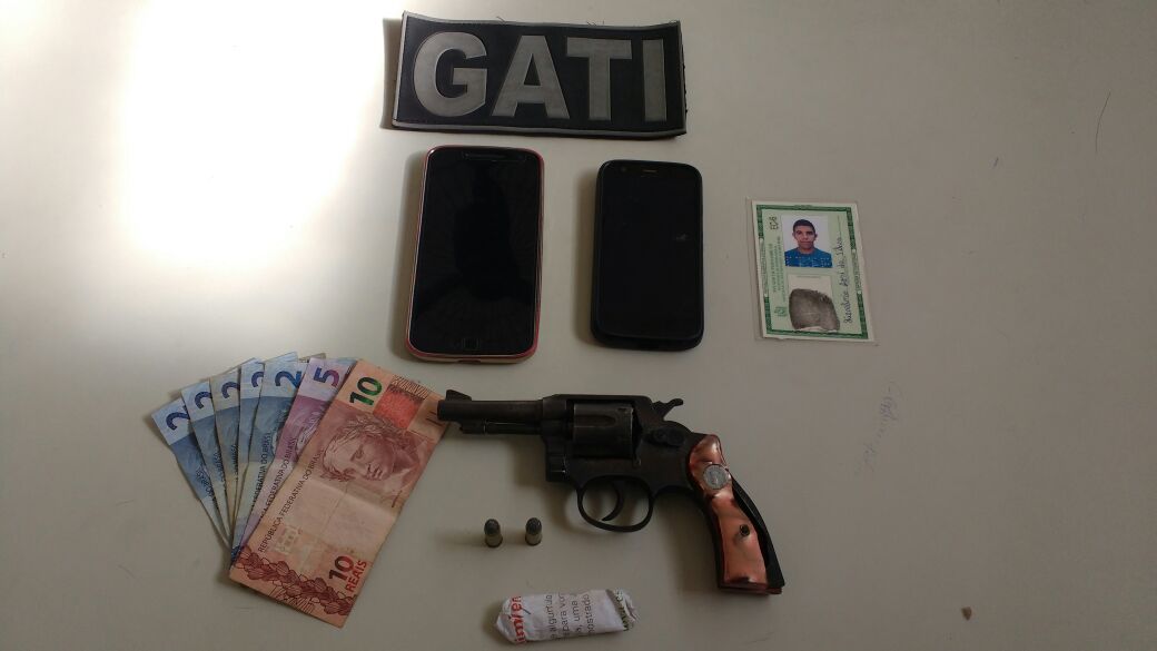 PM apreendeu com dupla revólver calibre 32, munições, maconha e dois celulares