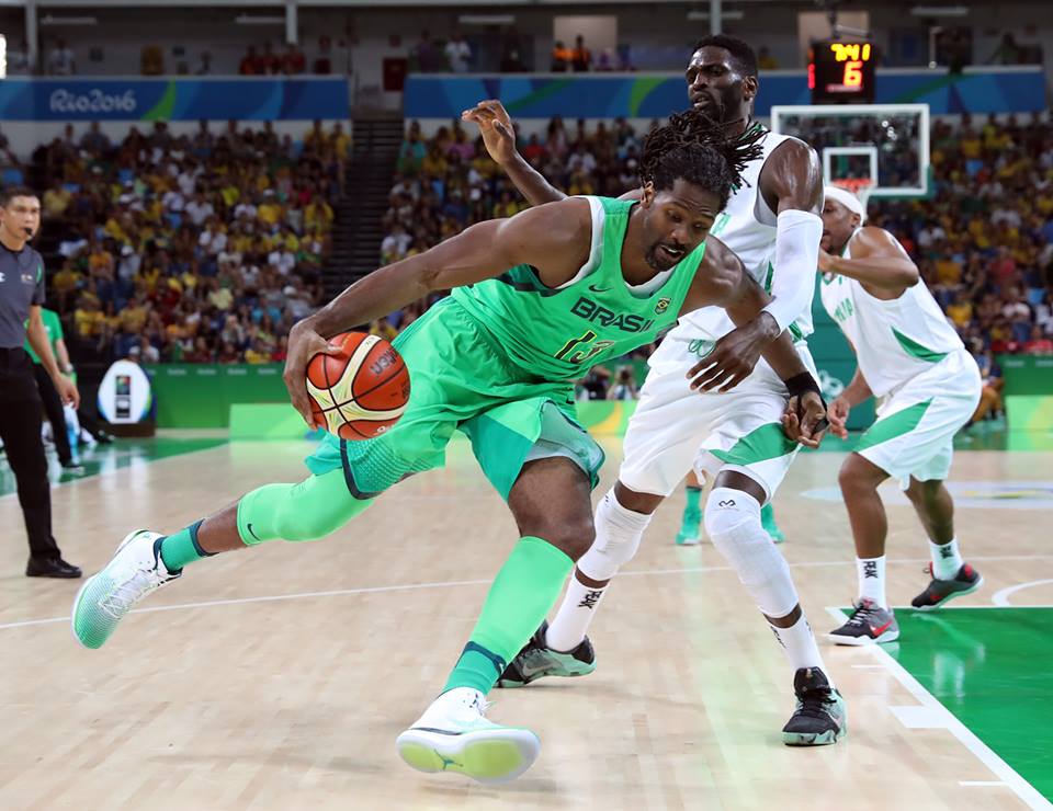 Seleção masculina de basquete em ação na Rio-2016