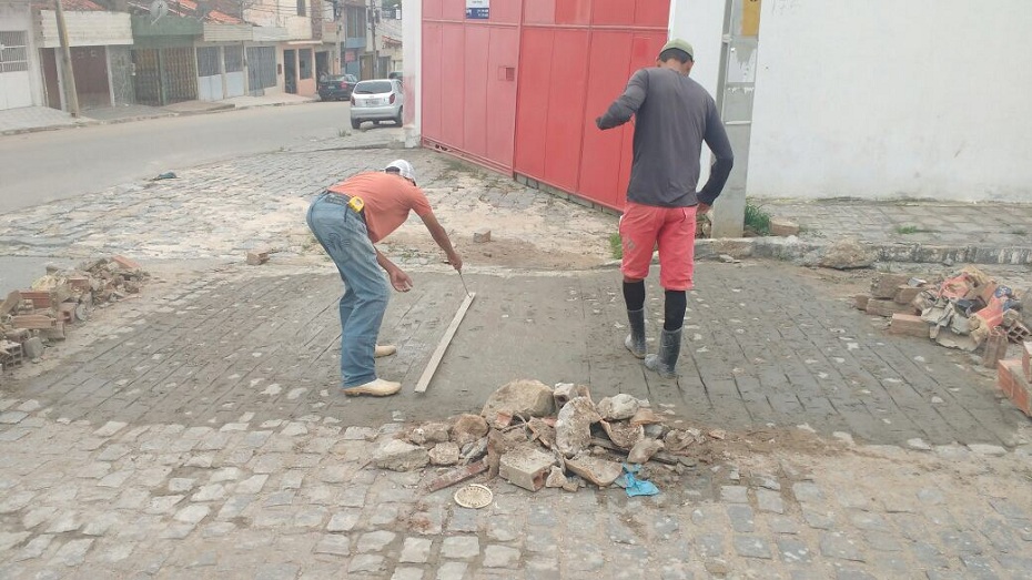 Canecas são vendidas e o arrecadado será destinado para a Associação dos Portadores de Deficiência de Caruaru (Apodec)