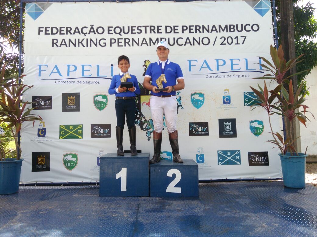 Família unida no pódio