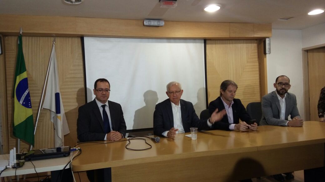 O presidente da Anatel, Juarez Quadros, veio à capital pernambucana nesta sexta-feira (30)