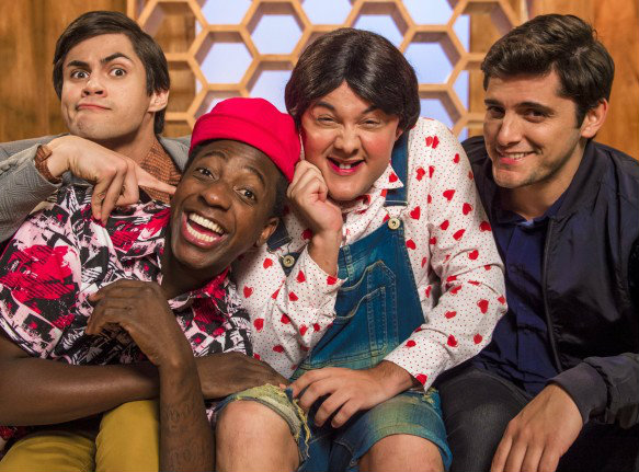 Lucas Veloso (Didico), Mumuzinho (Mumu), Bruno Gissoni (Dedeco) e Gui Santana (Zaca)