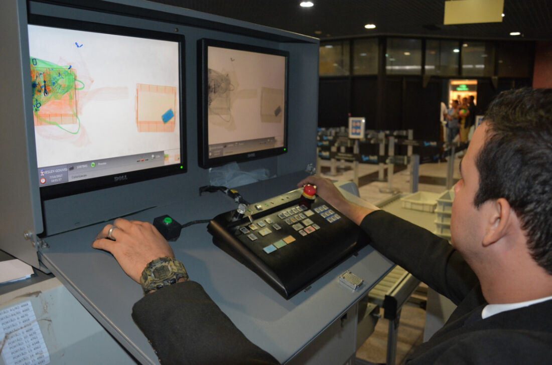 Algumas coisas não podem ser transportadas em bagagens de mão, como armas e munição