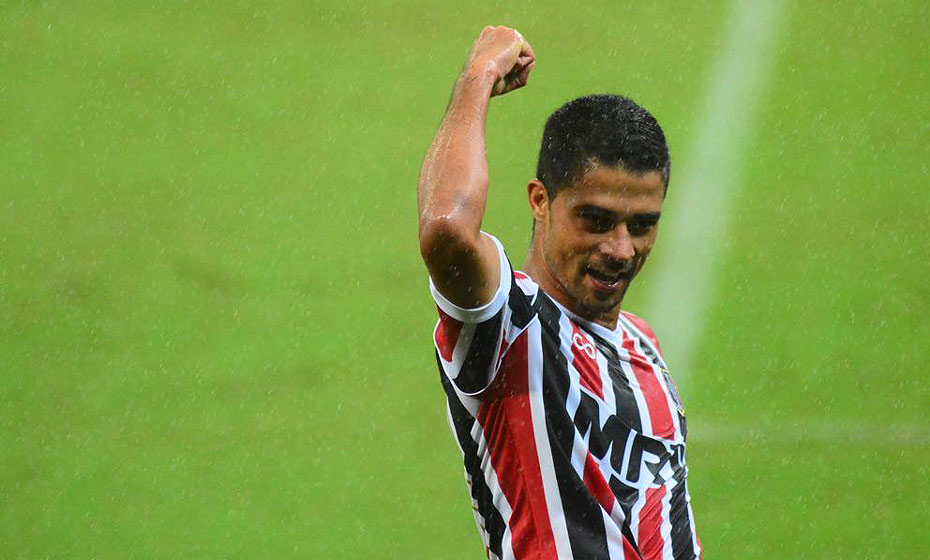 Ricardo Bueno comemora gol