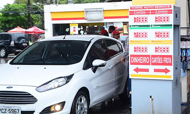 Abastecimento em posto de combustível