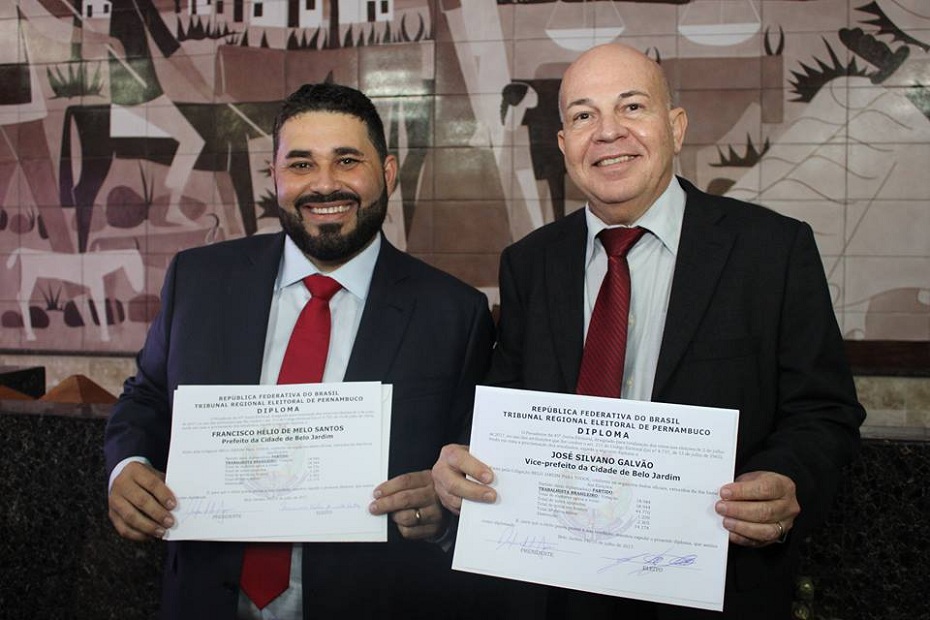 Hélio dos Terrenos e Dr. Silvano foram empossados nesta terça-feira (25)