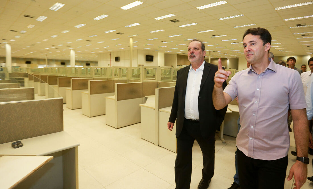 Armando visitou o novo complexo administrativo de Jaboatão, ao lado de Anderson Ferreira