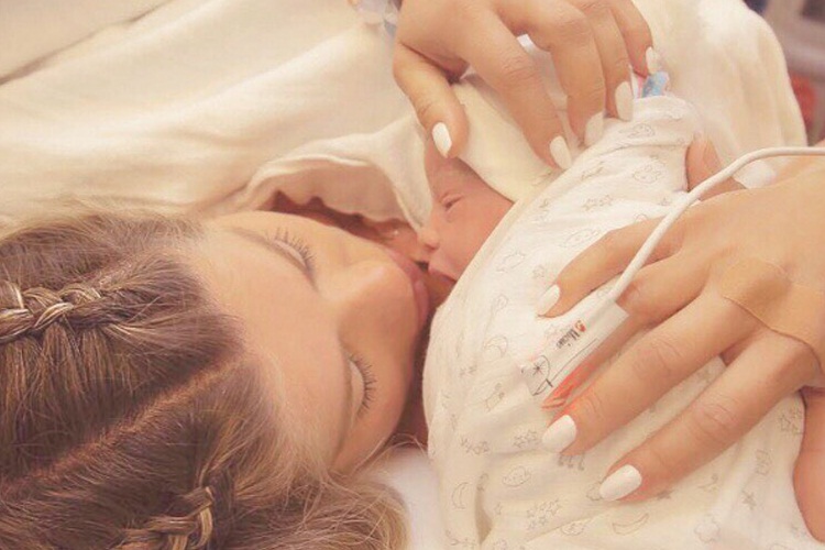 A primeira imagem de Karina com Enrico 