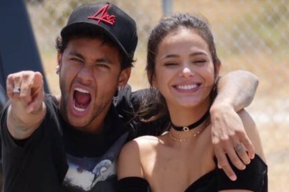 Foto: Neymar revelou nas redes sociais que ouviu a música 'Ponto Fraco',  regravação do hit do amigo Thiaguinho pela banda Di Propósito, de Brasília  - Purepeople