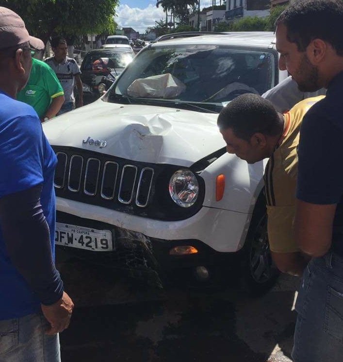 Jovem dirigia um Renegade