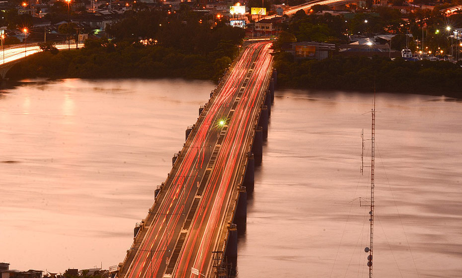 Eclipse solar no Recife, visto a partir do Pina