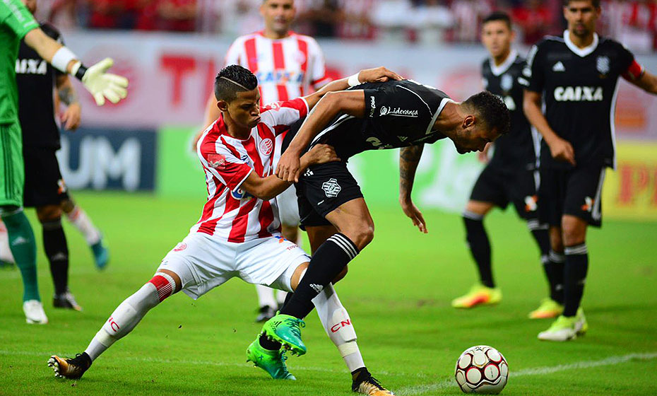 Lance de Náutico x Figueirense