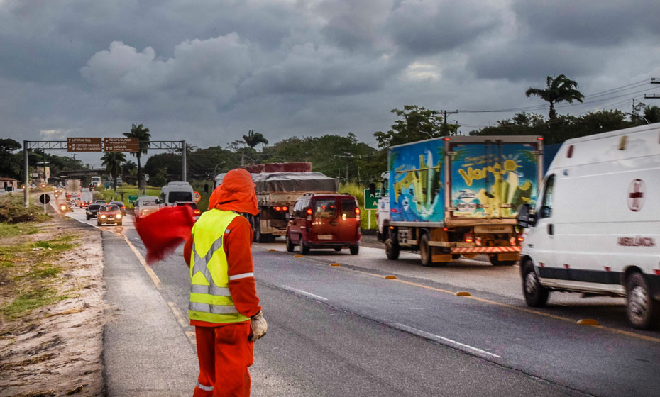 BR-101 no sentido Abreu e Lima - no Recife, próximo ao terminal integrado de ônibus