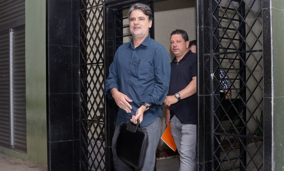 Raul Henry em reunião do PMDB