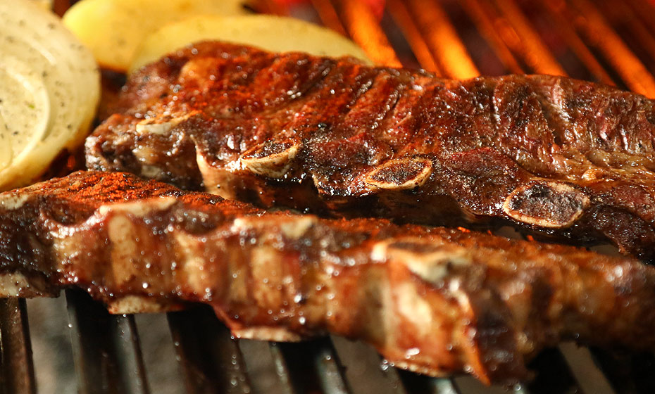 O bife de tiras faz a representação perfeita entre carne e grelha