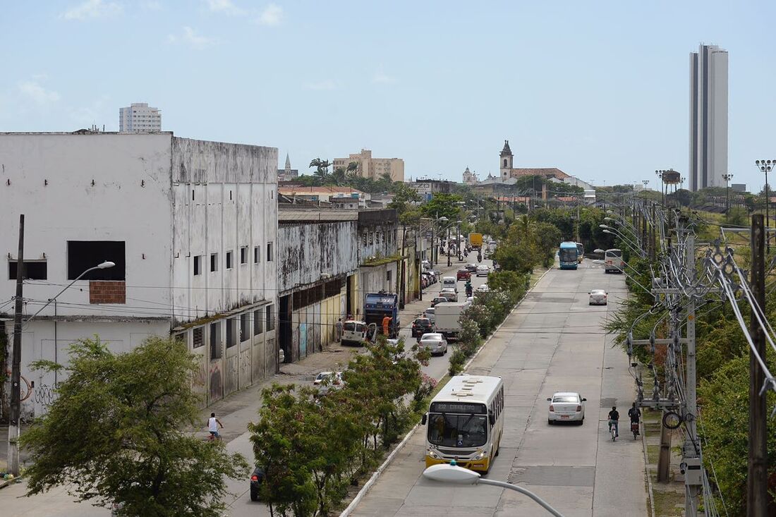 Crimes aconteciam na avenida Sul, no Recife, segundo a Polícia Civil