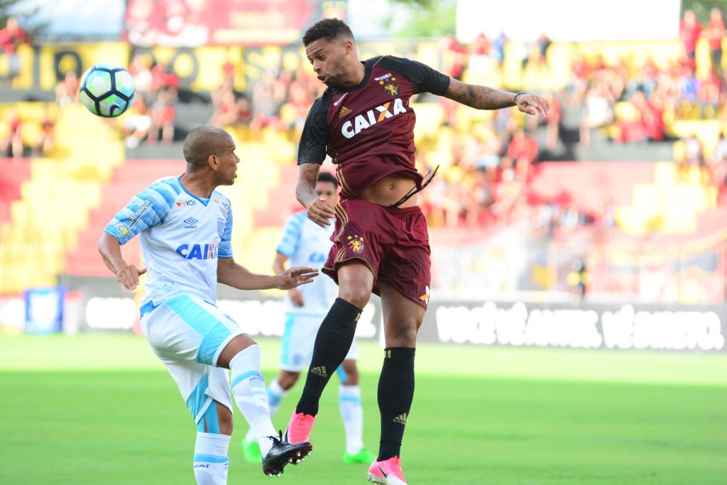 Atacante André durante jogo do Sport contra o Avaí, na Ilha do Retiro