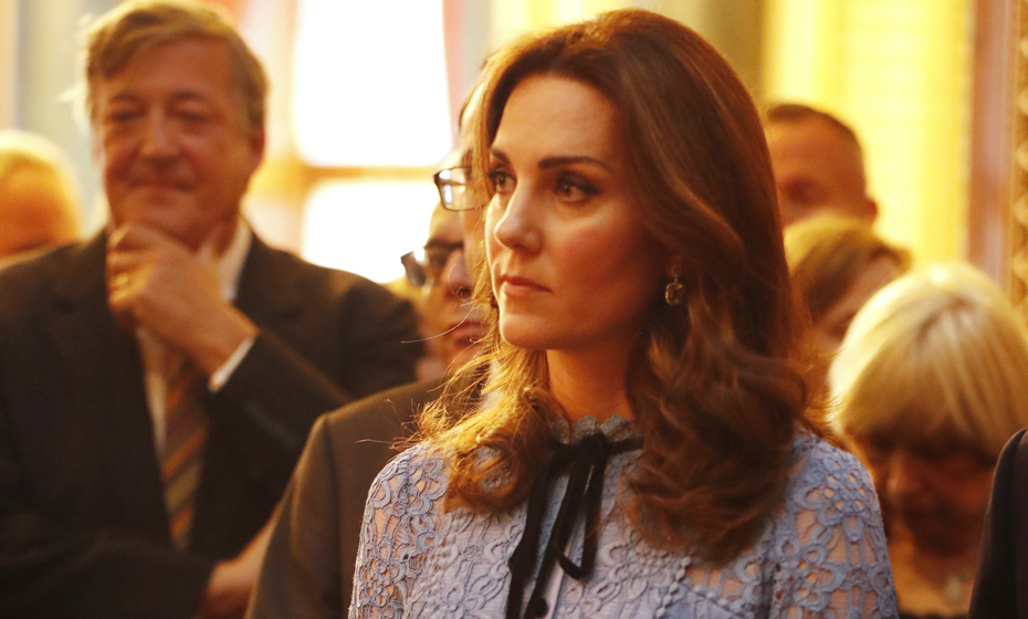 Kate Middleton aparece após anunciar terceira gravidez