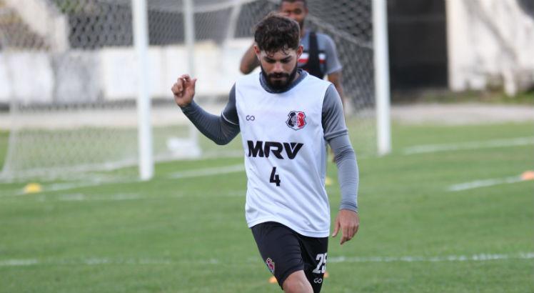 Jeremias veio para base do Santa Cruz em agosto e logo subiu para o profissional