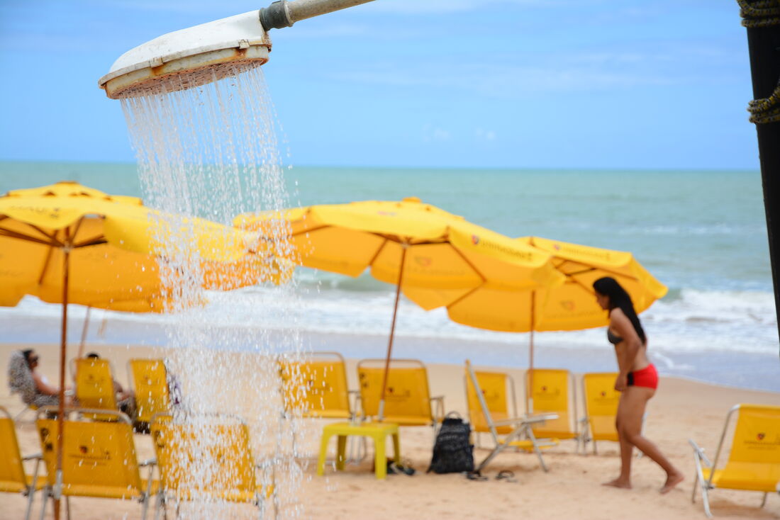 Chuveiros pela orla de Boa Viagem