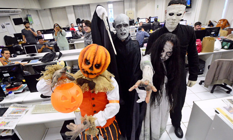 Personagens da Hora do Terror em visita à Folha de Pernambuco