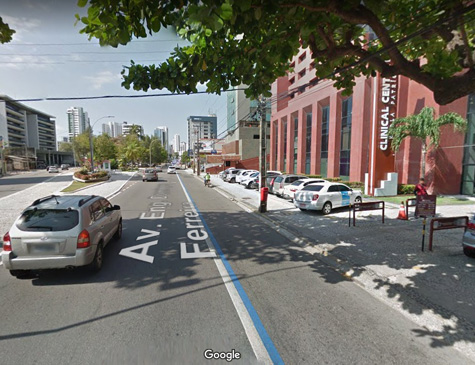 O protesto acontece na altura do Clinical Center, no Pina