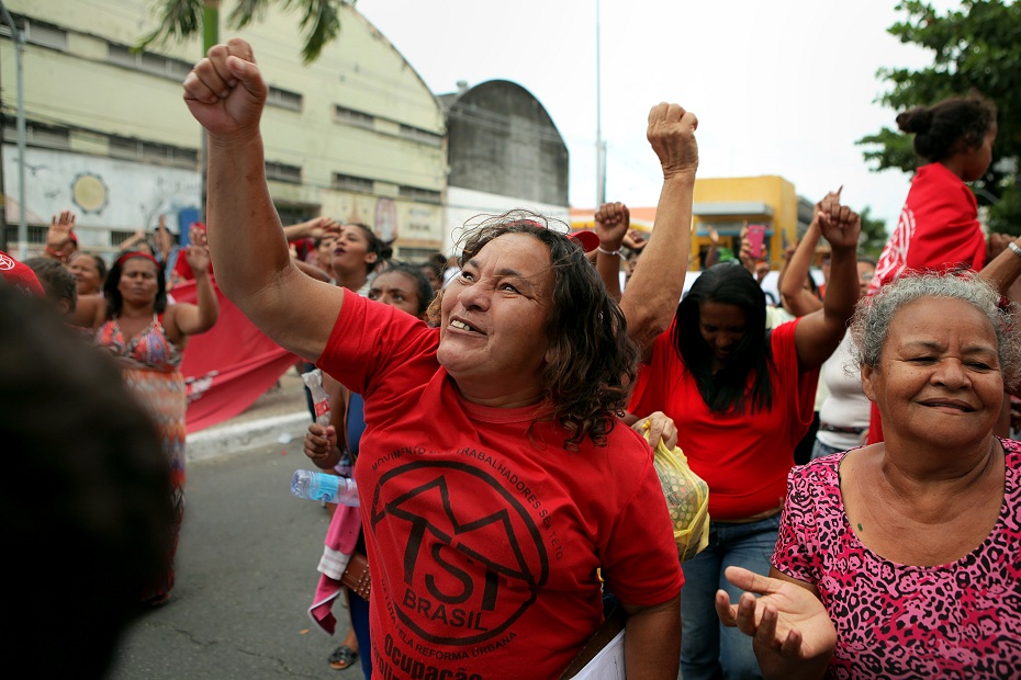 Família fizeram manifestação em frente à Prefeitura do Recife