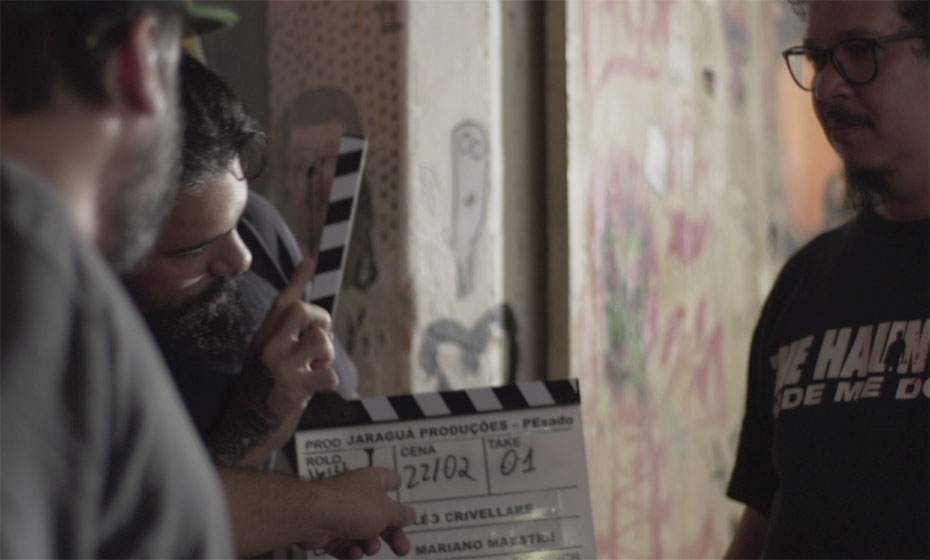 Leo Crivellare, Jacques Barcia (Rabujos) e Wilfred Gadêlha: diretores ladeiam um dos entrevistados do filme