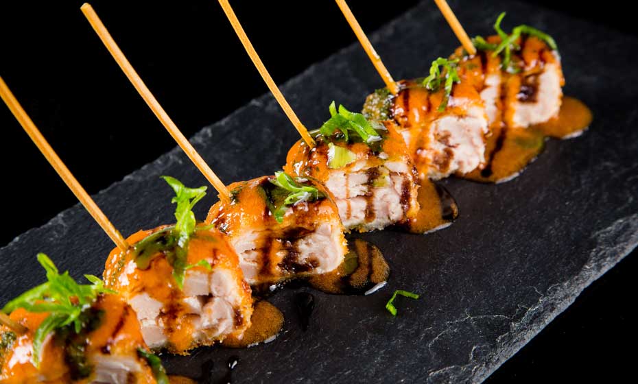 Petisco ou sushi? Novos pratos contam com a criatividade de sushiman tarimbado