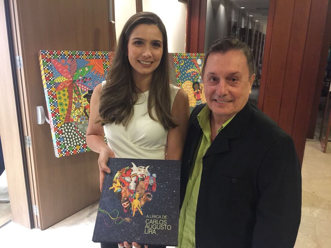 A primeira dama Renata Calheiros prestigiou Carlos Augusto Lira no lançamento do seu livro