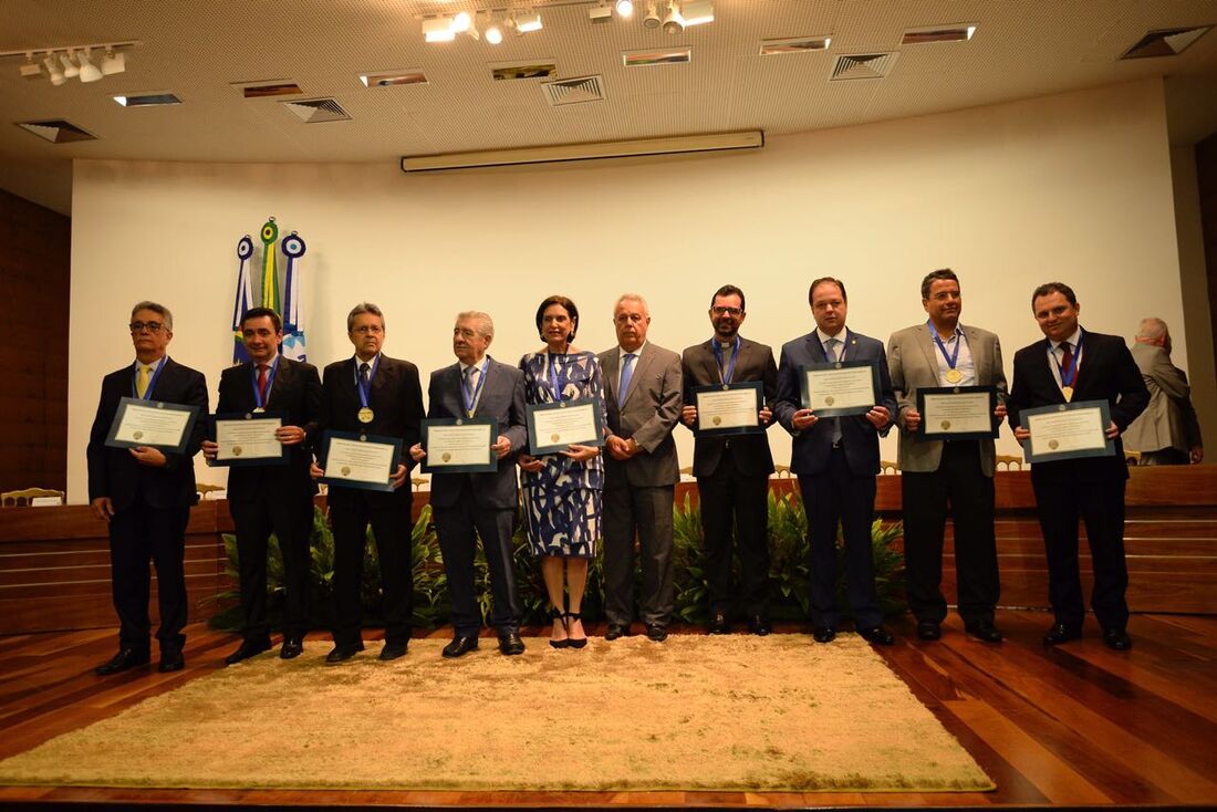 TCE-PE entrega medalhas Nilo Coelho