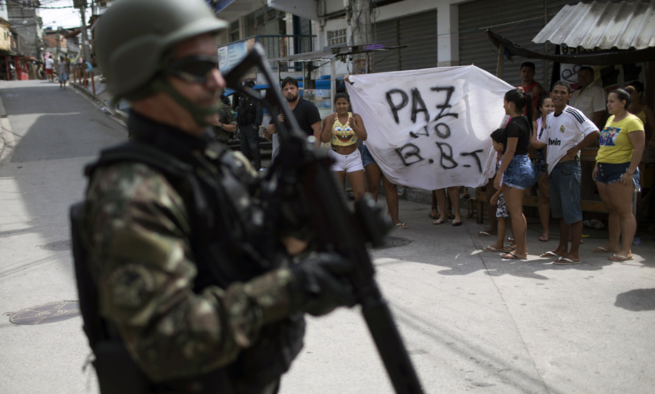 Forças Armadas atuam em comunidades do Rio de Janeiro 