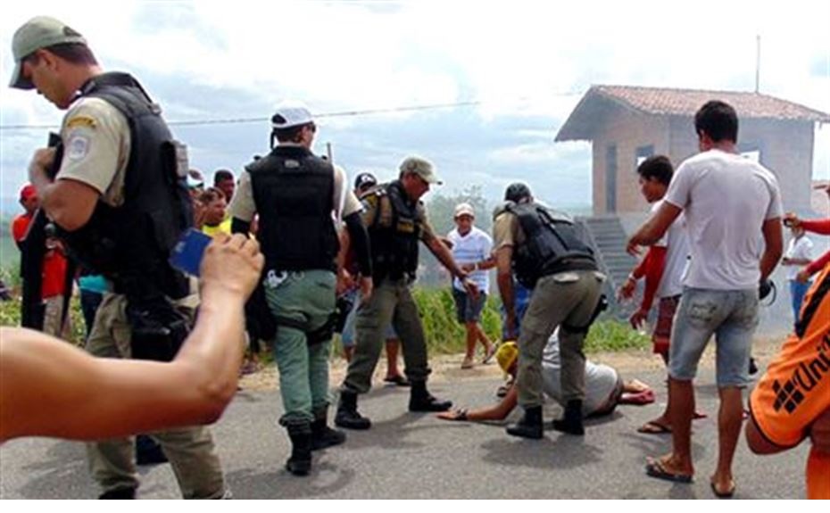 Vídeos postados na internet flagraram agressão