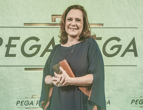 Elizabeth Savalla é Arlete em 'Pega Pega'