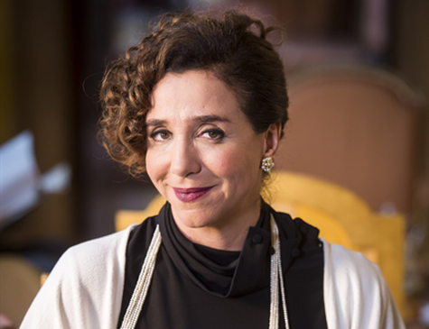 Marisa Orth é Celeste Hermínia em 'Tempo de Amar'