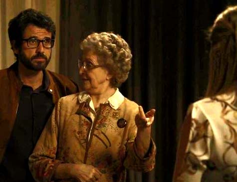 Na novela global, médico, que mantém um caso extraconjugal com um homem, também é homofóbico