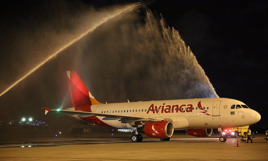 Voo da Avianca para Bogotá, com saída do Recife