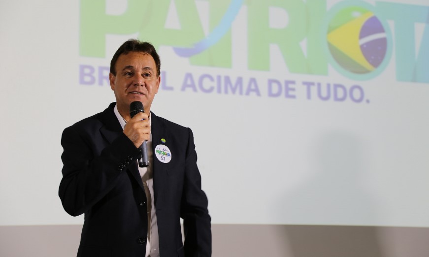 O presidente da sigla, Adilson Barroso, justificou as compras dizendo que