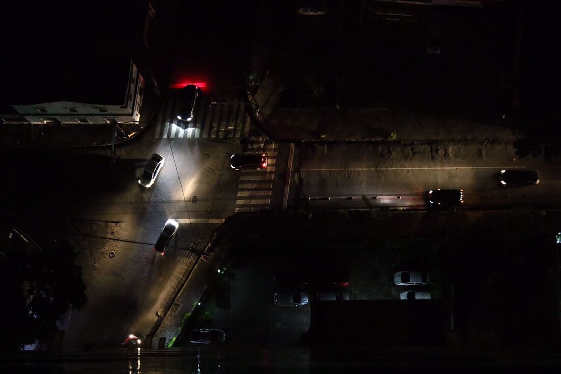 Apagão na Zona Norte do Recife. Na imagem, cruzamento da Estrada das Ubaias com Estrada do Encanamento 