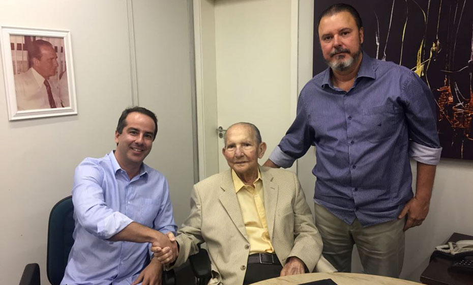 Marcello Maranhão (PSB), prefeito de Ribeirão, com Armando Filho e Eduardo Monteiro