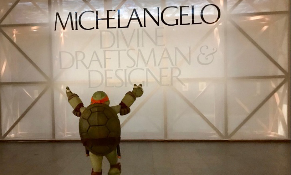 Tartaruga Ninja Michelangelo em exposição no MET